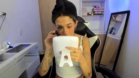 kaylie online show from April 18, 7:51 pm