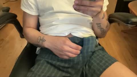 Keesey23 online show from May 7, 4:19 am
