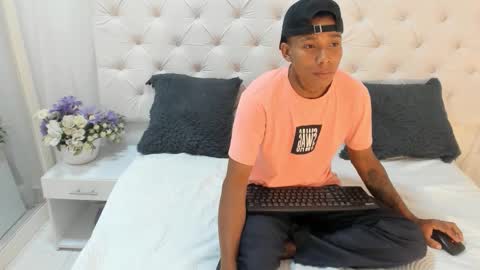 keiner_vasquez online show from September 15, 7:04 pm