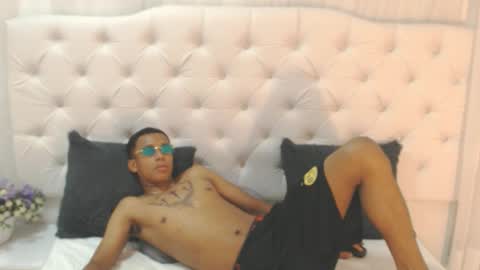 keiner_vasquez online show from September 19, 7:28 pm