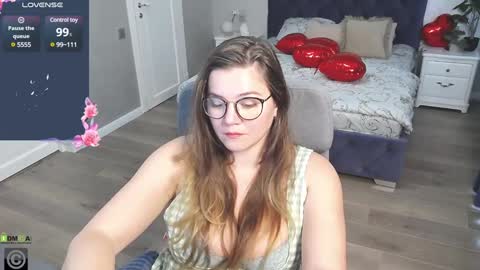Snapshot of kellielowie chatting on February 5, 10:51 am kellielowie online show from February 5, 10:51 am