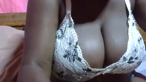 kelly_jones9 online show from March 7, 9:15 pm