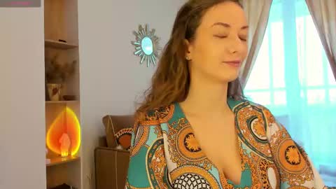 Kelly XO online show from February 17, 1:22 pm