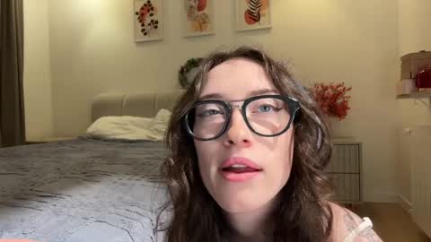 Kelly online show from April 12, 7:07 pm