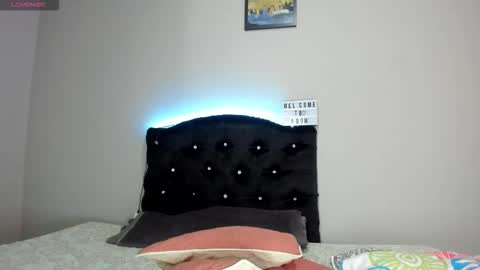 kellyMillian  online show from October 21, 9:29 pm