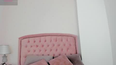 Kendall online show from February 14, 8:28 am