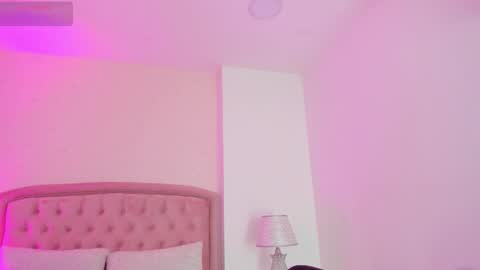 Kendall online show from December 19, 7:59 am