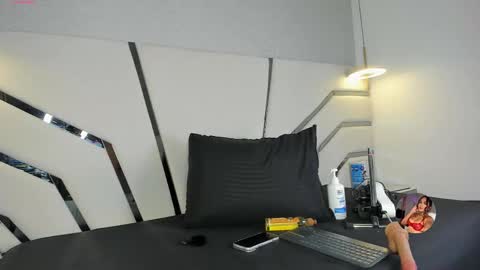 kendall_evanss_ online show from March 27, 7:59 pm