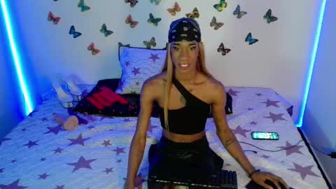 Snapshot of kendallgil chatting on January 10, 4:22 am kendallgil online show from January 10, 4:22 am