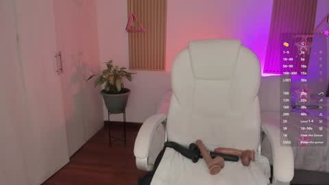 Kendall  online show from October 19, 9:19 pm