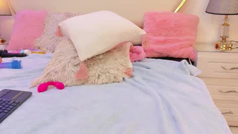 Kendal  online show from November 14, 11:17 pm