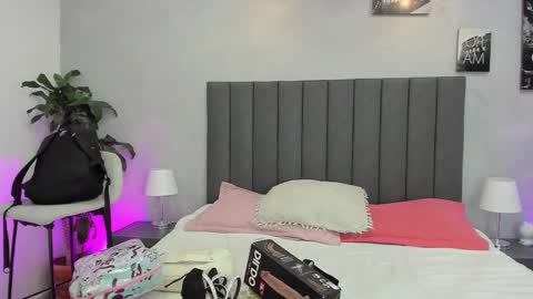 Kendra London online show from February 5, 11:36 am