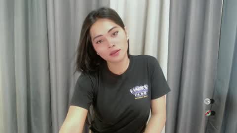 K E N D R A online show from February 18, 5:42 pm