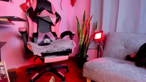 kenia_thompsom01 online show from March 12, 2:04 am