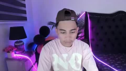 kenthebigcockxx online show from November 2, 3:17 am