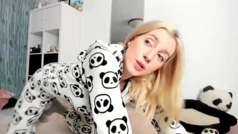 Kenzie online show from November 12, 4:37 am