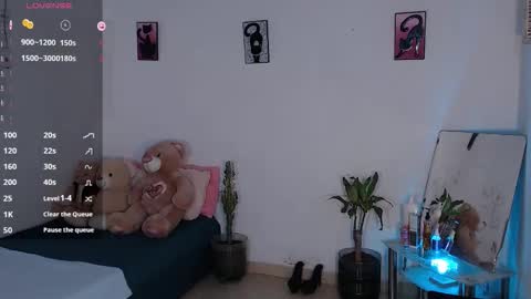 Mia  online show from February 27, 6:44 pm