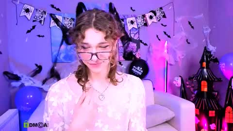 kevi here online show from October 22, 7:59 pm