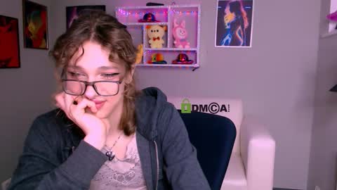 kevi here online show from November 14, 8:33 pm