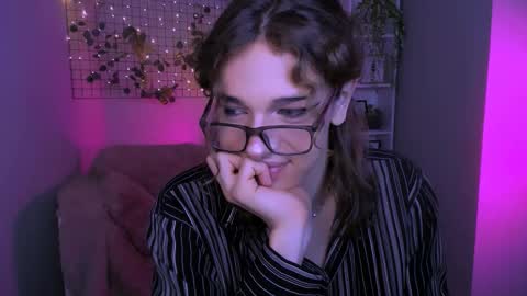 kevi here online show from September 14, 8:32 pm