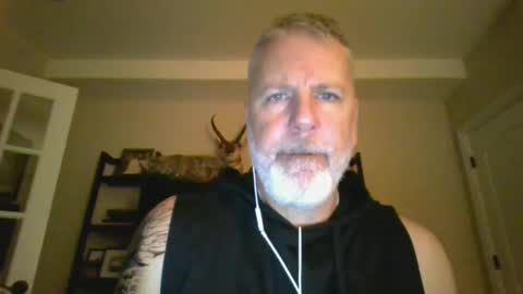 kevin_edges online show from September 19, 10:52 am