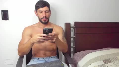 kevin_malone22 online show from October 22, 2:59 am