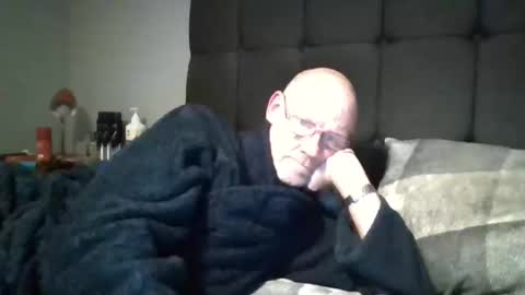 kevlooking4sez online show from October 10, 12:05 am