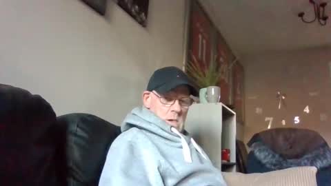 kevlooking4sez online show from April 11, 5:28 pm