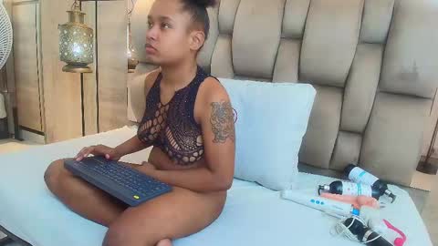keyla nahir online show from September 17, 3:21 am