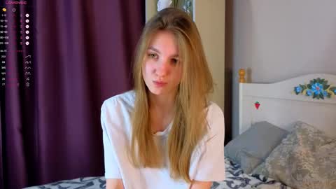 Snapshot of keylalong chatting on February 26, 12:16 pm Hi Im Mary Glad to see you in my room PVT is open online show from February 26, 12:16 pm