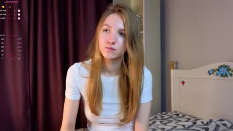 Snapshot of keylalong chatting on February 22, 3:14 pm Hi Im Mary Glad to see you in my room PVT is open online show from February 22, 3:14 pm