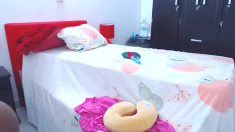 Sandy Saenz online show from February 20, 11:32 pm