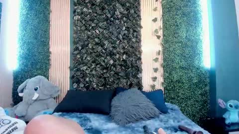 khateandersson online show from December 22, 8:59 pm