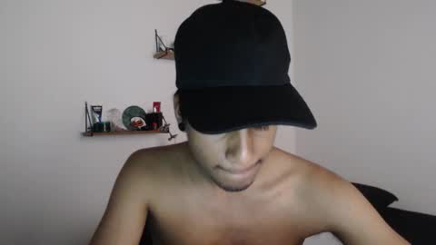 khevinlopezonig online show from November 19, 9:46 pm