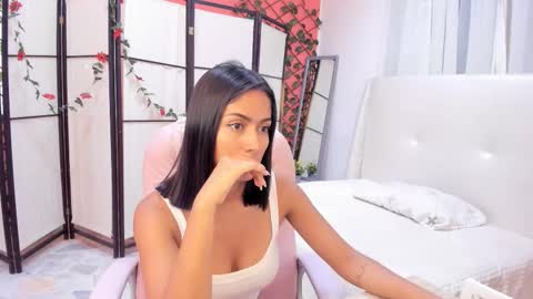 Snapshot of khloe_houston chatting on March 1, 4:22 pm Khloe online show from March 1, 4:22 pm