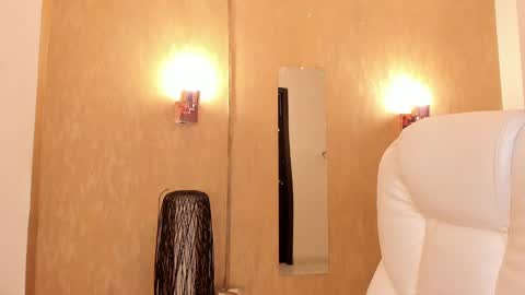 Snapshot of khloe_houston chatting on February 18, 3:41 pm Khloe online show from February 18, 3:41 pm