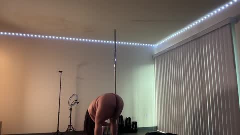 Snapshot of khmerdoll chatting on February 10, 11:45 pm Khmer Doll online show from February 10, 11:45 pm