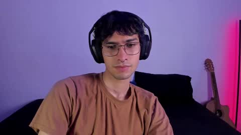 Snapshot of khozler_ chatting on February 17, 2:42 am khozler_ online show from February 17, 2:42 am