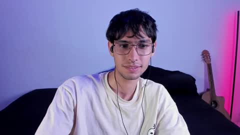 Snapshot of khozler_ chatting on February 13, 8:38 am khozler_ online show from February 13, 8:38 am