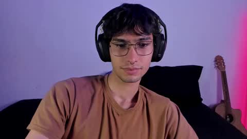 Snapshot of khozler_ chatting on February 17, 8:52 am khozler_ online show from February 17, 8:52 am
