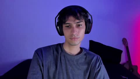 Snapshot of khozler_ chatting on February 4, 2:39 am khozler_ online show from February 4, 2:39 am