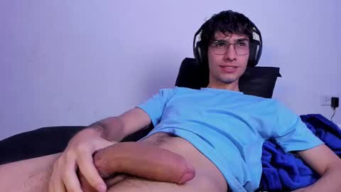 Snapshot of khozler_ chatting on February 16, 5:59 am khozler_ online show from February 16, 5:59 am