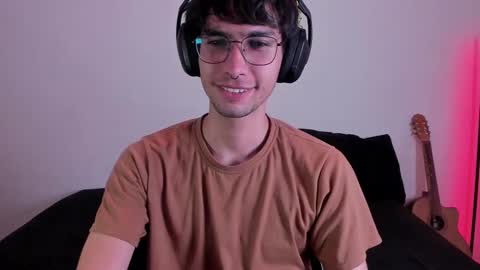 Snapshot of khozler_ chatting on February 24, 3:23 am khozler_ online show from February 24, 3:23 am