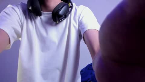 Snapshot of khozler_ chatting on February 14, 8:52 am khozler_ online show from February 14, 8:52 am