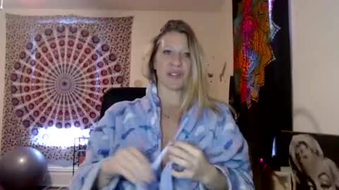 KELLYWILDNNOUT online show from December 11, 6:42 pm