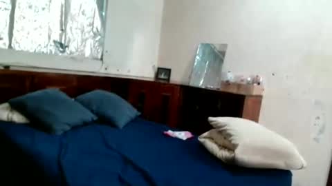 KIA MING AND HER TEACHER online show from April 16, 9:39 pm