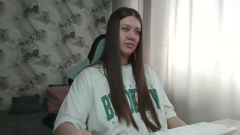 kianna_dior_ online show from March 29, 9:33 am