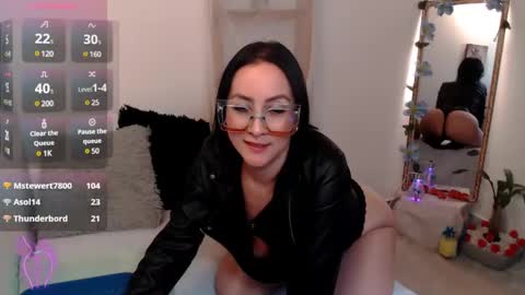 Snapshot of kiara_bermont chatting on March 11, 7:03 pm Kiara Bermont online show from March 11, 7:03 pm