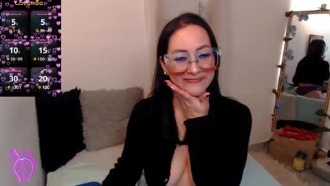 Snapshot of kiara_bermont chatting on February 11, 7:27 pm Kiara Bermont online show from February 11, 7:27 pm