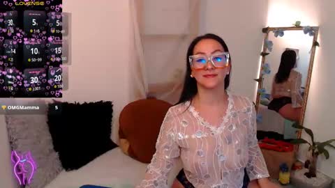 Snapshot of kiara_bermont chatting on February 6, 7:18 pm Kiara Bermont online show from February 6, 7:18 pm